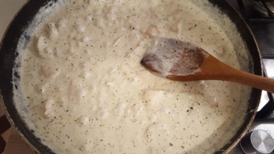 Bazsalikomos tejszínes csirkemell készítése 6