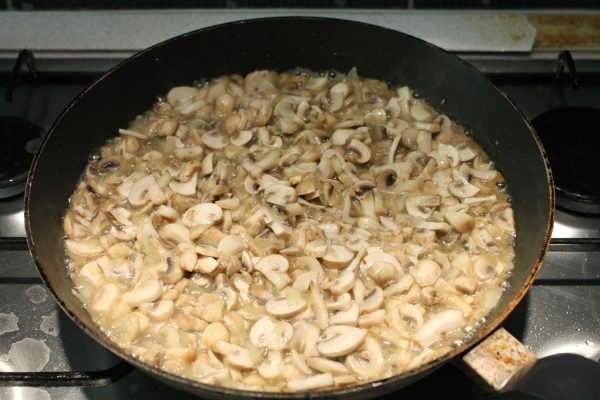 Hagyma és gomba, saját levében