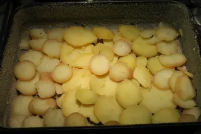 Svájci rakott burgonya készítése 8 - krumpli réteg