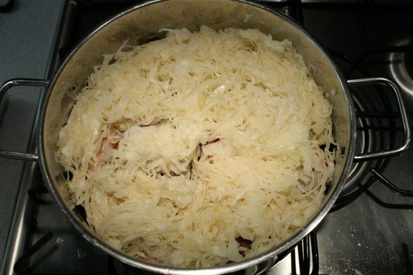 Töltött káposzta főzés előtt