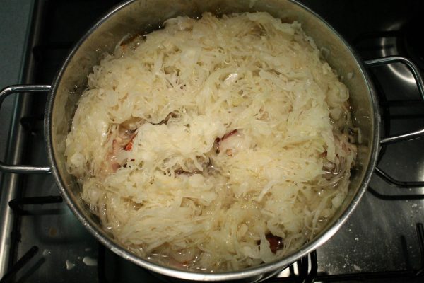 Töltött káposzta főzésre készen