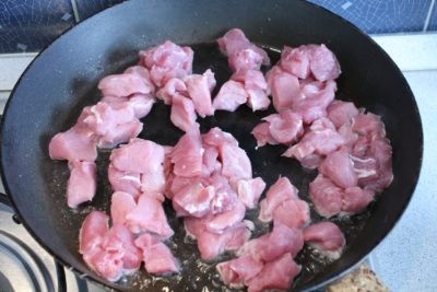 Brassói aprópecsenye készítése 8 - hús pirítása