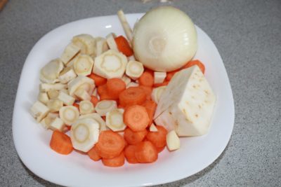 Hamis gulyás készítése 1 - Megpucolt zöldségek