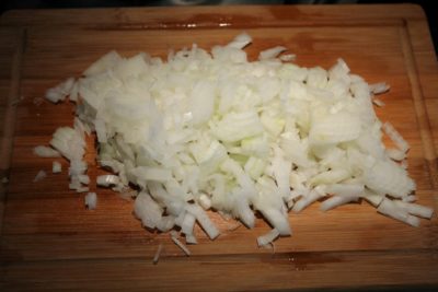 Krumplis tészta készítése 2 - felaprított hagyma