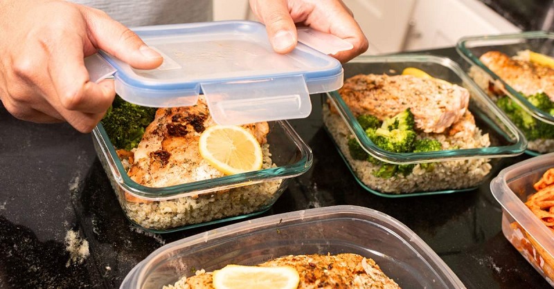 Diétás ételek tároló dobozokban