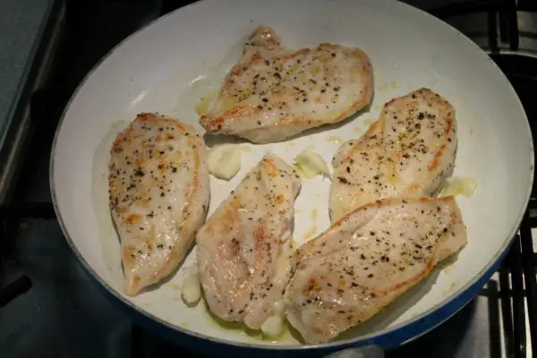 Mozzarellás csirkemell recept 7 - elősütött csirkemell fokhagymával