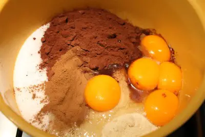 Paleo brownie készítése 2 - száraz hozzávalók és tojás