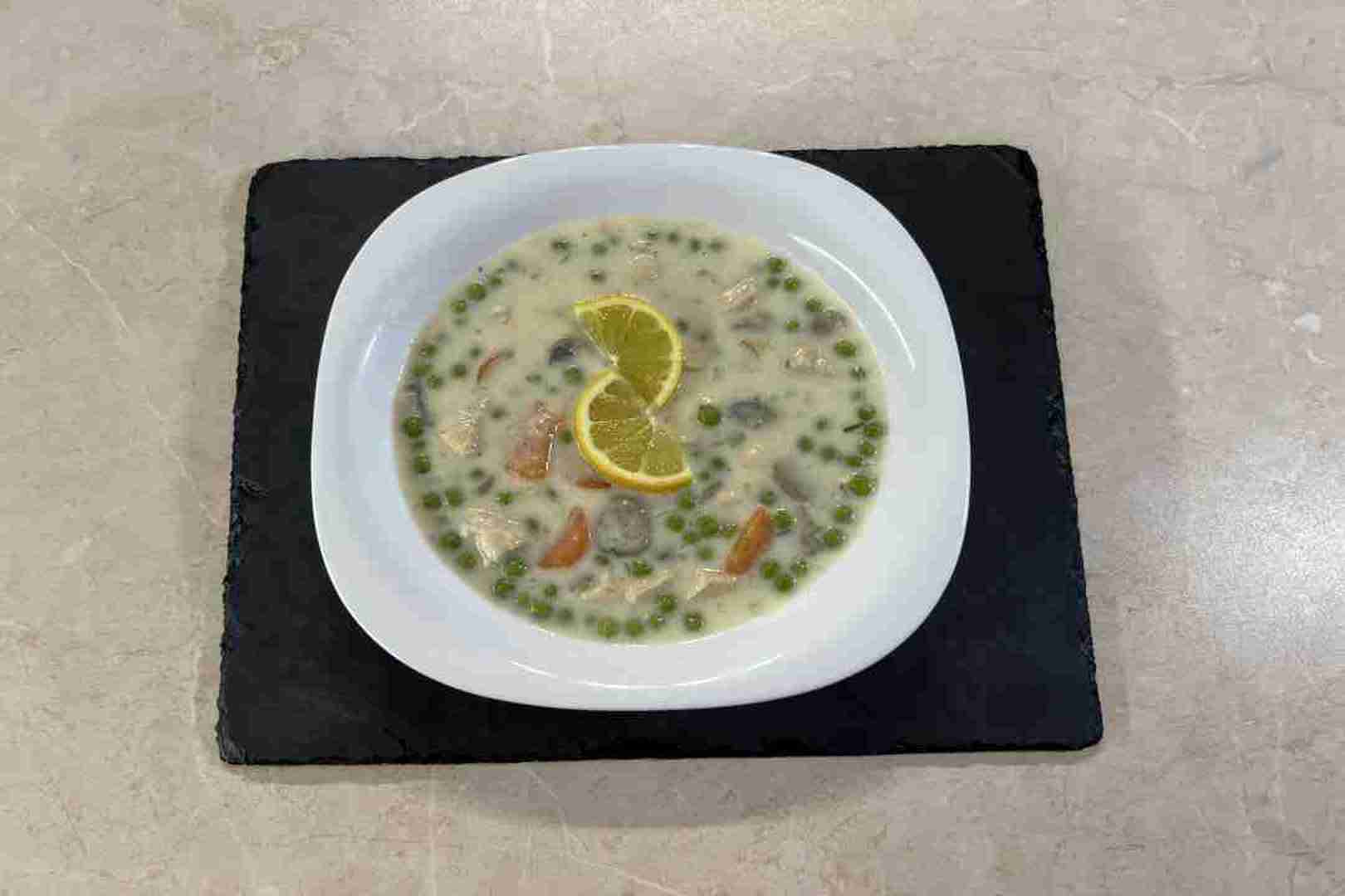 tárkonyos csirkeraguleves tejföllel