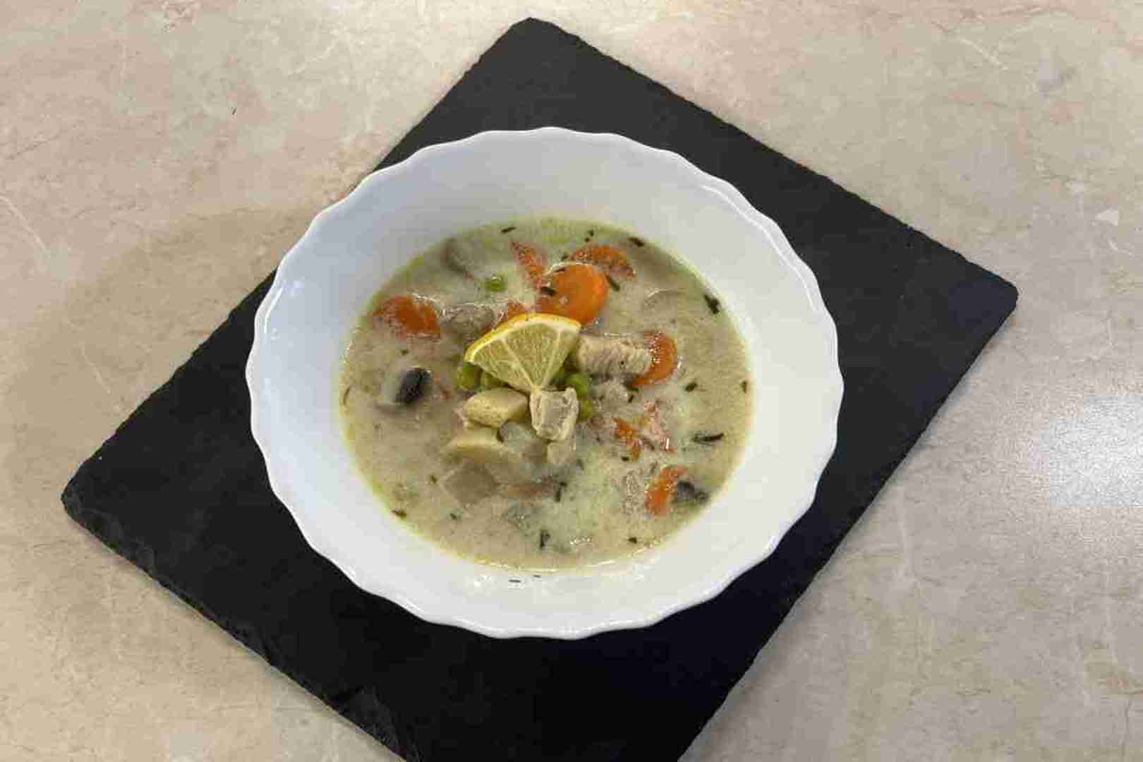 tárkonyos pulykaraguleves tejföllel