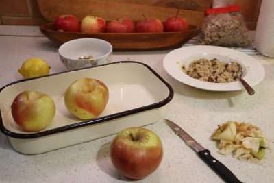 Töltött sült alma előkészítése magház kivágása
