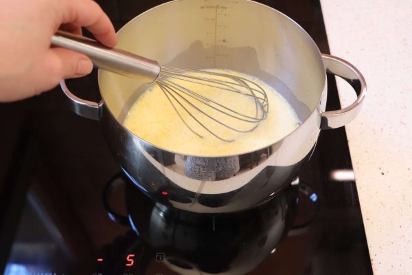 Vanília öntet főzése lábasban