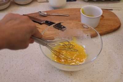 Vanília öntet készítése tojások bekeverése