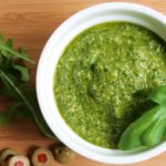 Vegán olívás-rukkolás pesto